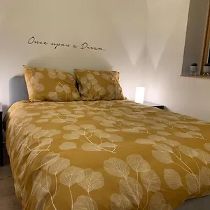 Appartement Vakantieverblijf 'mara Cinco' Met Ruim Terras In, Ostende